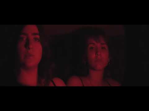 Sofia Macchi x Maria Centeno - HUIR (Video Oficial)