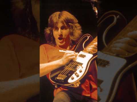 The most unique sounding bass ever? #bass #guitar #rickenbacker