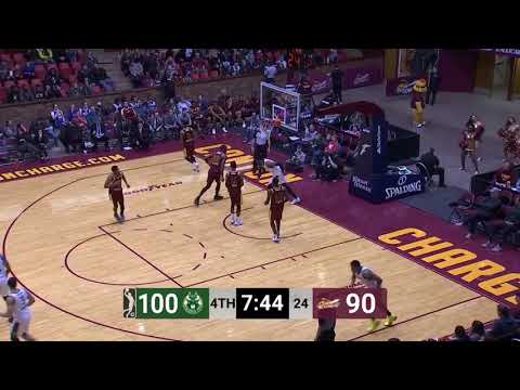 Shevon Thompson with the huge dunk!