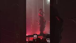 Download lagu Noah Sebastian talking to the crowd about fighting #badomens #concretejungle mp3