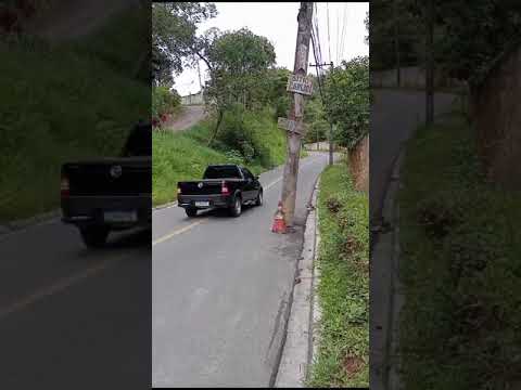 UMA CIDADE QUE NÃO CONSEGUE TIRAR UM POSTE NO MEIO DA RUA SÓ PODE SER UMA CIDADE QUE NÃO DEU CERTO