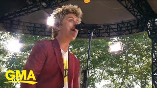 Green Day performs &#39;Basket Case&#39; on &#39;GMA&#39;