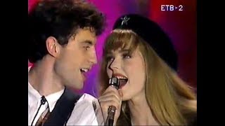 Alex y Christina &quot;Chas! Y Aparezco A Tu Lado&quot; [1988]