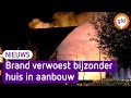Bijzonder huis brand volledig af, weken voor oplevering