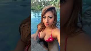 Cewek Cantik pakai Bikini # Shorts
