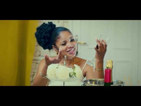 C'EST DU PASSÉ Marotia et Julie   clip officiel