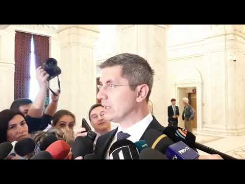 Mediafax 04 Noiembrie -Barna:Ponta a încercat să fie jucător fără să aibă nici cărți, nici abilitate