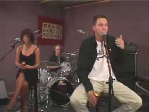 Ten Typ Mes - Sam Siedzę Tu..