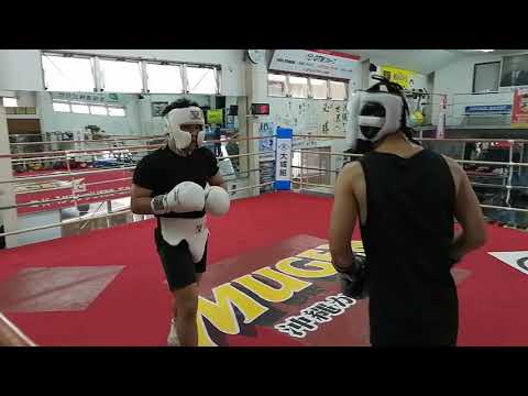 長岡嶺 vs. 吉永涼介のスパーリング（左だけ）