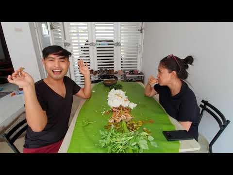 YOGA PLUTO dan ERIE SUZAN makan sederhana