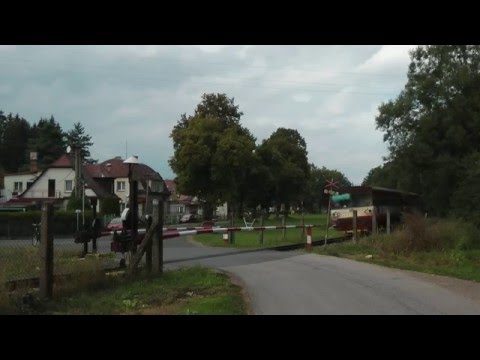 ČD 810 539 u mechanických závorám v Pilníkově směr Trutnov  28.8.2015