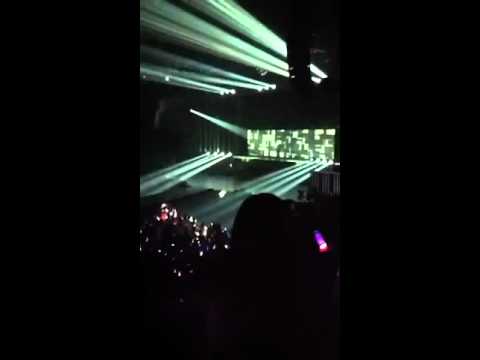 110531 Taeyeon &SNSD Intro+Run Devil Run@1st Japan Tour (Osaka)