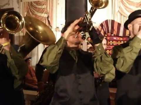 Inspector Gadje makes the crowd go wild!