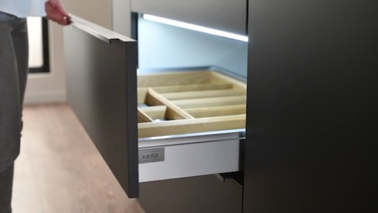 Smooth-running drawers and fully extendable pull-outs - xeno kitchens