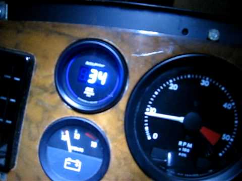 Auto Meter Cobalt Digital Oil Pressure Gauge in a Jaguar XJ6