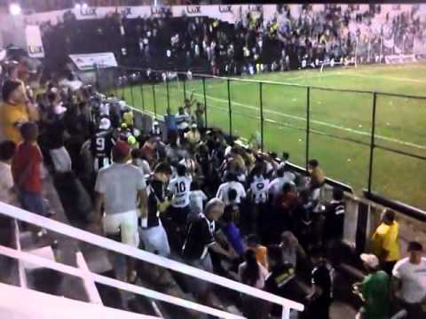 Toda a alegria da torcida do Central de Caruaru na vitória frente ao Jacuipense-BA.