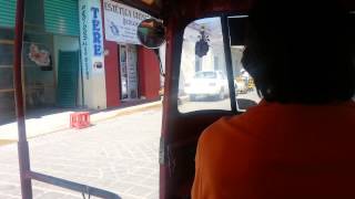 preview picture of video 'Tuk tuk ride through the village of Mitla'