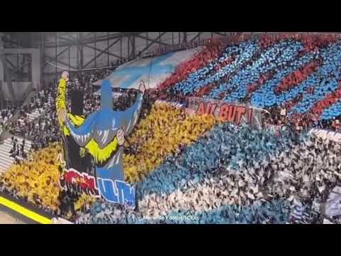 OM-AEK ATHÈNES | LES TIFOS MAGNIFIQUES DES VIRAGES MARSEILLAIS À L’ENTRÉE DES JOUEURS 🔥
