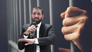 אלוקים מתחנן אליך: תן לי יד, אני אוציא אותך מהשבי 😧 הרב שניר גואטה בסרטון מרגש - עם כתוביות בעברית