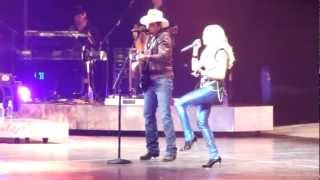 &quot;Remind Me&quot; - Brad Paisley Surprises Carrie Underwood While Singing - Nashville 9/23/2012