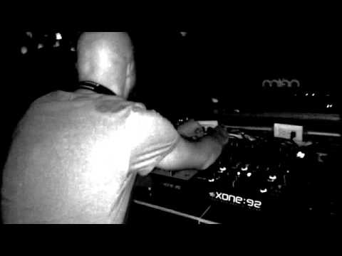 FUTURPOETS @ Bar Americas playing "Keys Like Marshall"