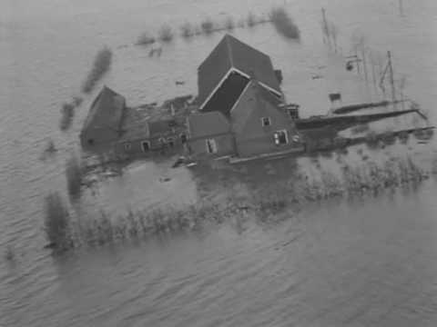 Lezing over watersnoodramp van 1953 bij vrouwenvereniging Taveno in Swifterbant Lezing over watersnoodramp van 1953 bij vrouwenvereniging Taveno in Swifterbant