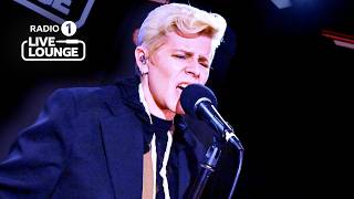  Robyn Tampil di Radio 1 Live Lounge, Bawakan Mashup “Popstar/Punkrocker”