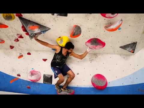 Bouldering at Sputnik Climbing Center, Madrid