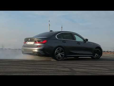 BMW G20 330i slowmotion drifting donuts
