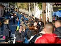 Închinătorii Sfintei Parascheva La Raclă De Ziua Cuvioasei