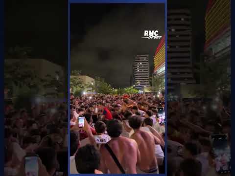Les supporters espagnols n'ont pas manqué de FÊTER LA VICTOIRE à Valence