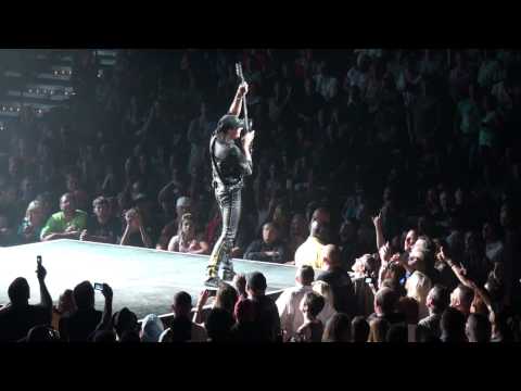 Scorpions - Guitar Solo & Big City Nights - Bridgestone Arena - Nashville, TN 7-10-2010