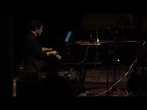 Chiyoko Szlavnics (1967) Constellations I-III (2011), für Klavier und Sinuswellen