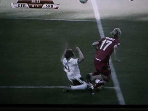 Deutschland - Serbien rote karte für klose und anschließend das 1 : 0 Tor für Serbien