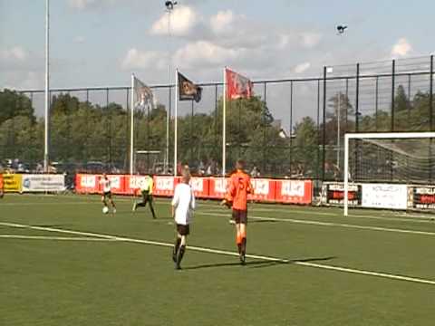 24 mei 2011 VV De Meern D1 - VV De Meern D3  4e goal Luuk (de 3e staat helaas niet op film)