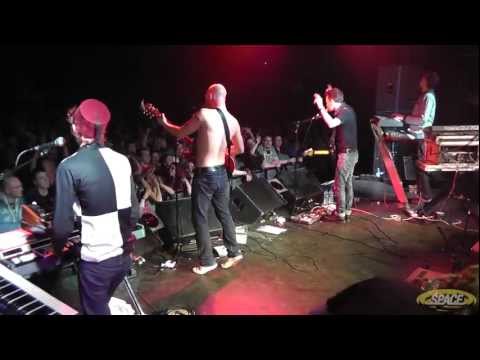 21. Me And You Versus The World (Space Live @ O2 Academy Liverpool 2011)