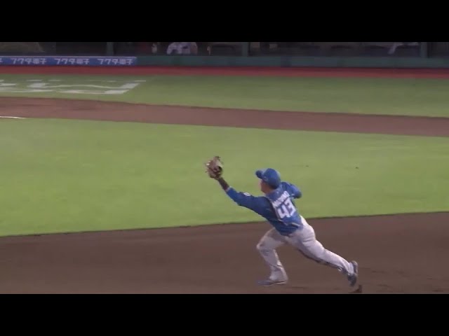 【6回裏】華麗な守備を魅せた!! ファイターズ・水野達稀 ヒット性の打球を掴む好プレー!!  2024年8月6日 東北楽天ゴールデンイーグルス 対 北海道日本ハムファイターズ