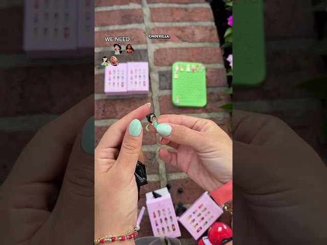 Vídeo relacionado con Amazon Essentials Disney | Marvel | Star Wars | Princess Chaqueta de Forro Polar con Cremallera Completa y Cuello Perkins Niña, Minnie Y Sus Amigos, 2 años