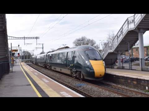 Trains at Thatcham on a race day on the 23/03/19