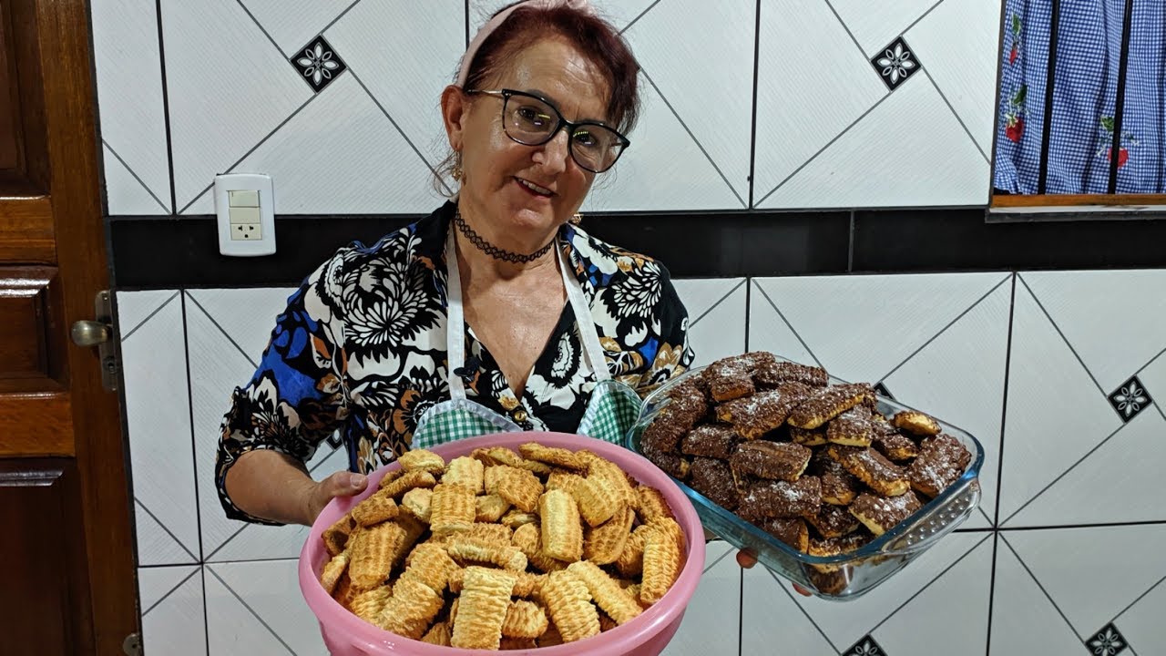 Watch Now Aprenda a fazer bolacha de manteiga com cobertura de chocolate - Cozinha da Vó Eloá Aprenda a fazer bolacha de manteiga com cobertura de chocolate - Cozinha da Vó Eloá