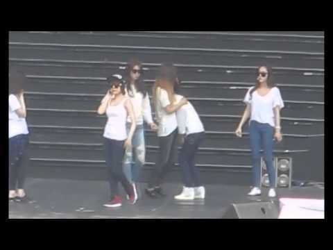 [Taeyeon and Yuri] Laughing at Sunny's butt movement