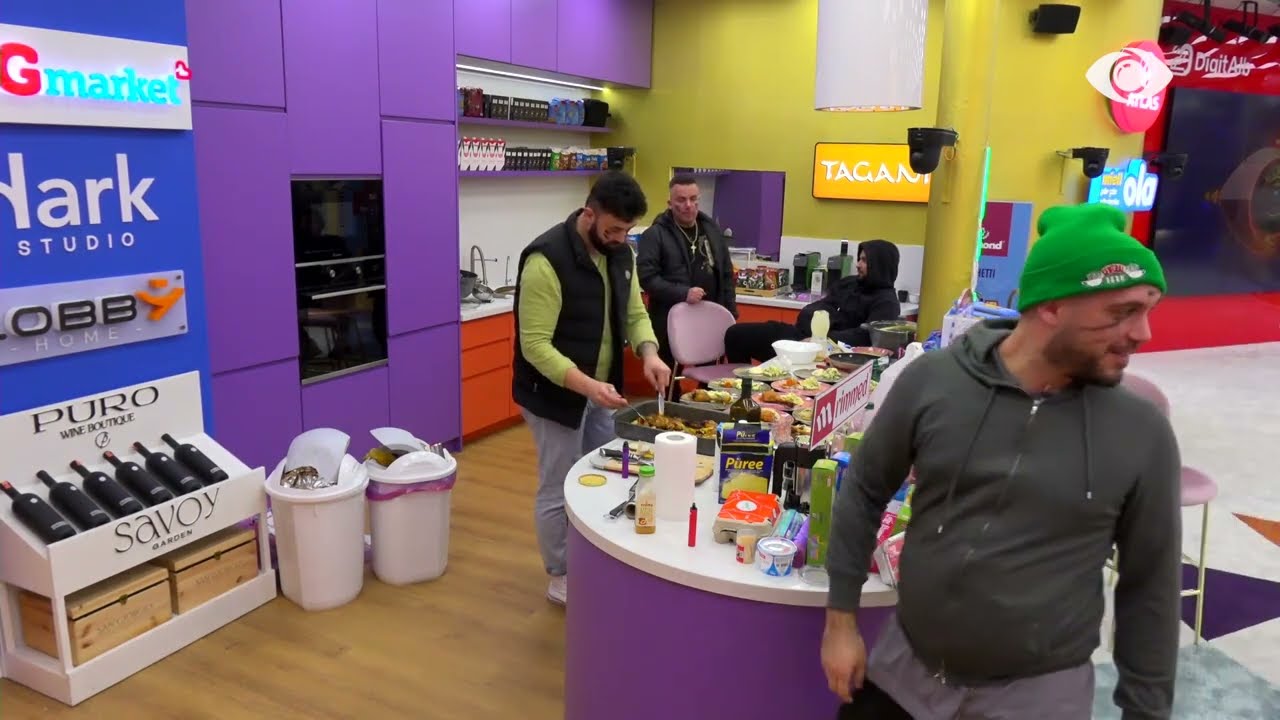 Banorët mblidhen rreth kuzhinës të negociojnë me Alfion: Veten do tregosh…