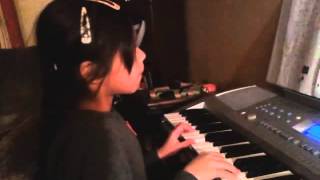 Naya play "Jingle Bells" and "Frosty the Snowman"