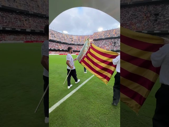 Vídeo relacionado con Valencia CF 01BAD02 Bandera, Blanco/Naranja, Única