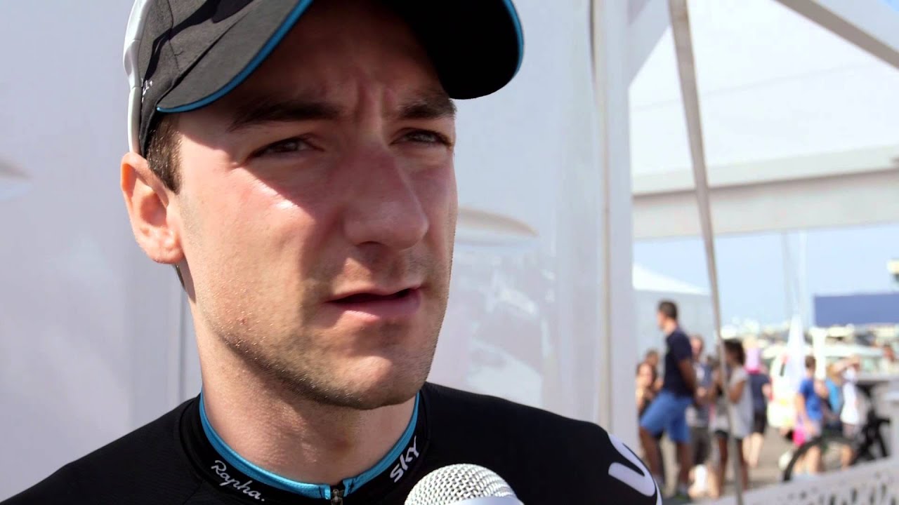 Elia Viviani speaks about sprinting with Team Sky - YouTube