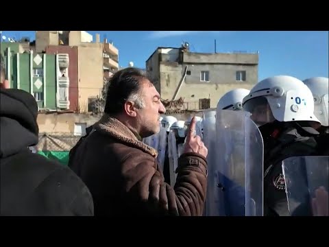Video Thumbnail: Police clash with pro-Kurdish protesters on Turkey-Syria border | AFP