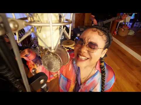 Omarlin el Patry, Indira - TE BUSCO EN VIVO (video oficial)