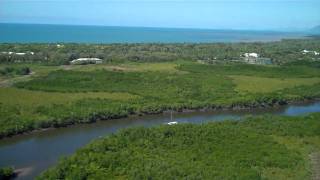 preview picture of video 'Helicopter Flight over the Great Barrier Reef  - Part 5'
