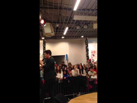 You med Robin Stjernberg