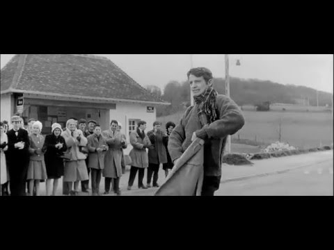 Un singe en hiver (1962) - Hola carabineros